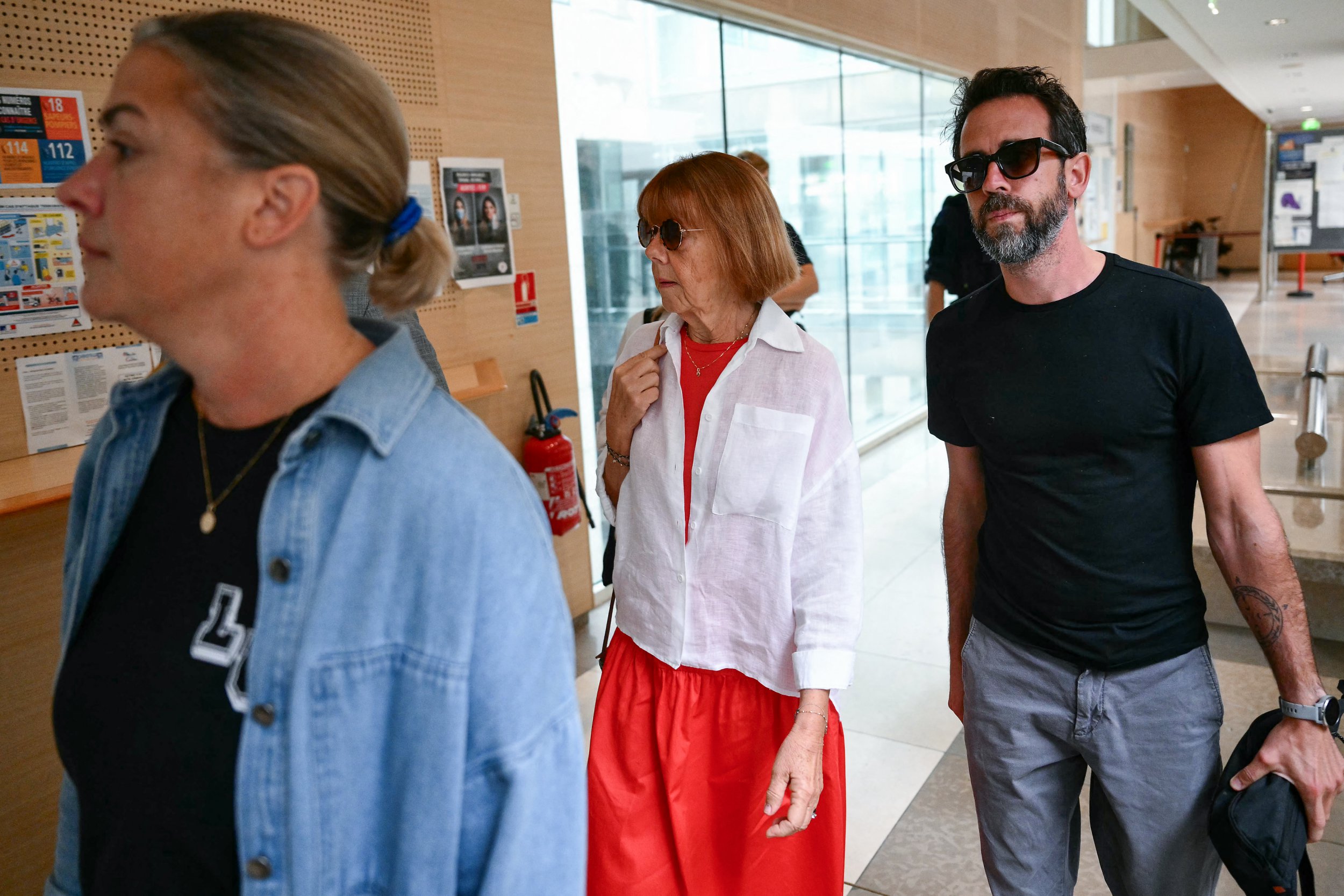 Gisele P. (C), escorted by her son Florian P. (R) and her daughter Caroline Darian (L) in the courthouse