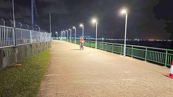 Rolling along the Kallang River Park bike path in the wee hours.